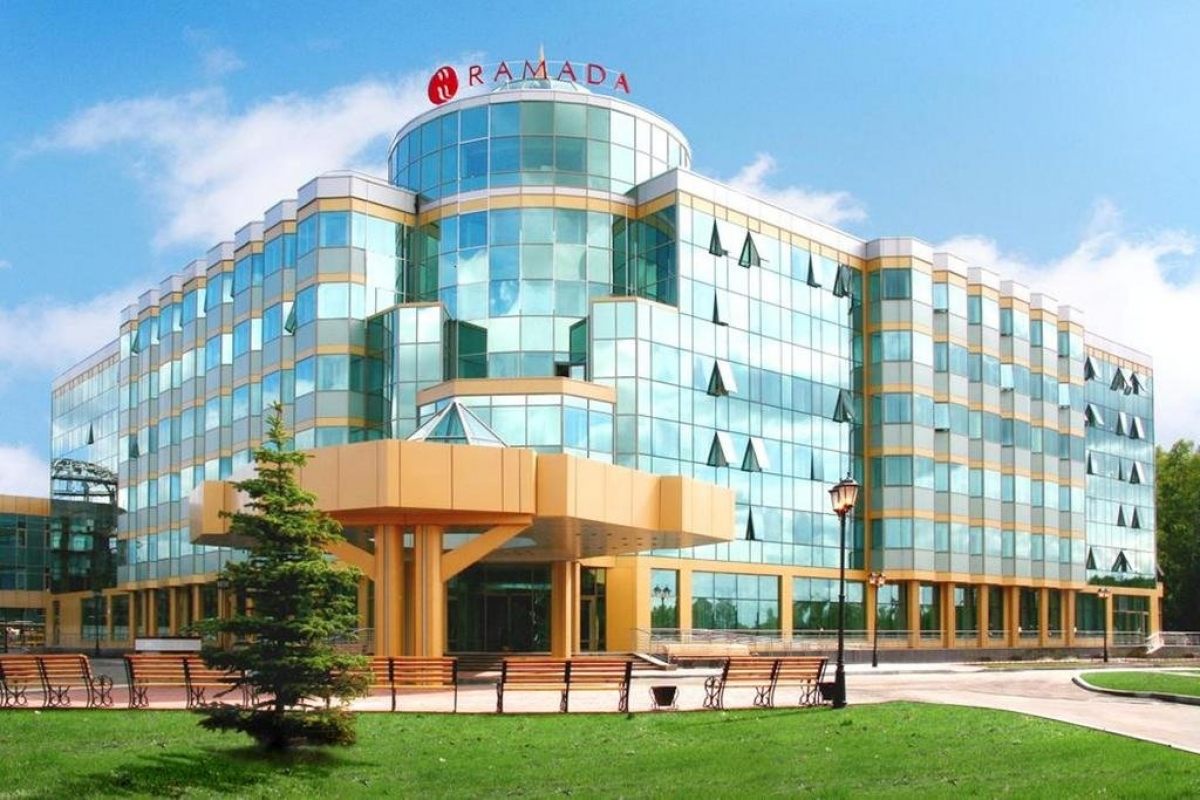 Рамада, гостиница